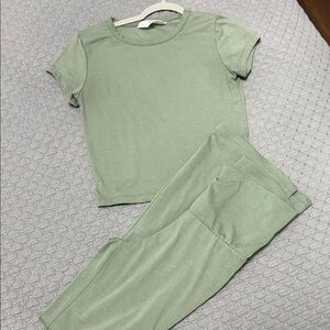 H&M Olive Green Short Sleeve Top with leggings